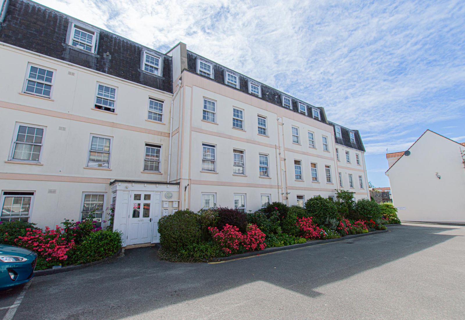 17, Oldwood Court photo 1