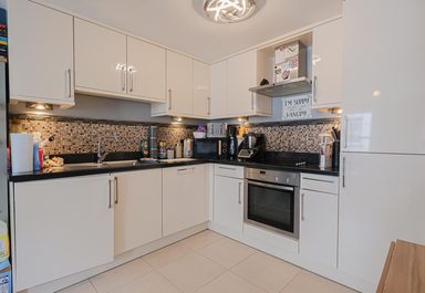 Apartment 2, Herald Court photo 7