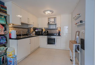 Apartment 2, Herald Court photo 6