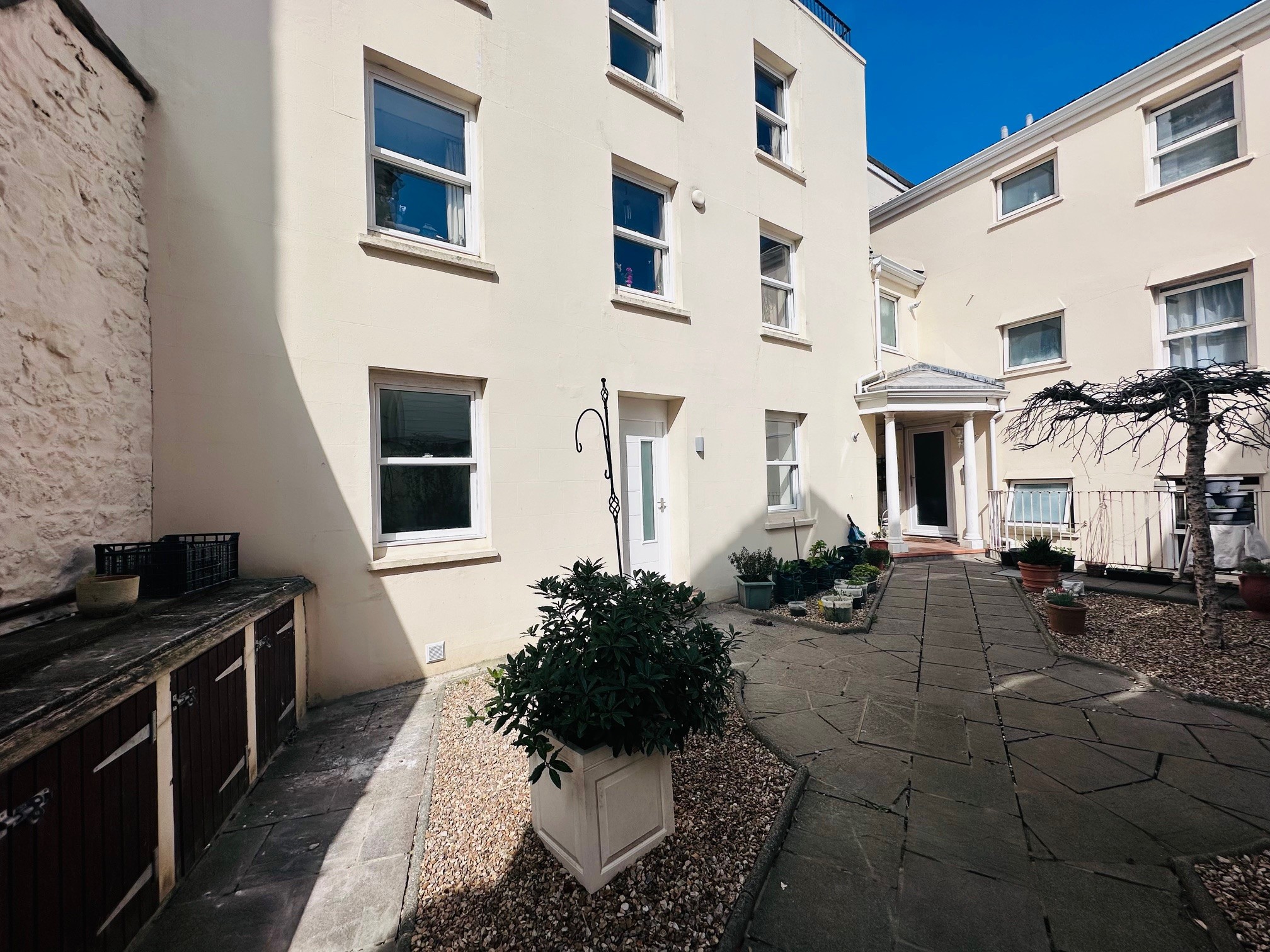 4 Laverstock Court photo 1