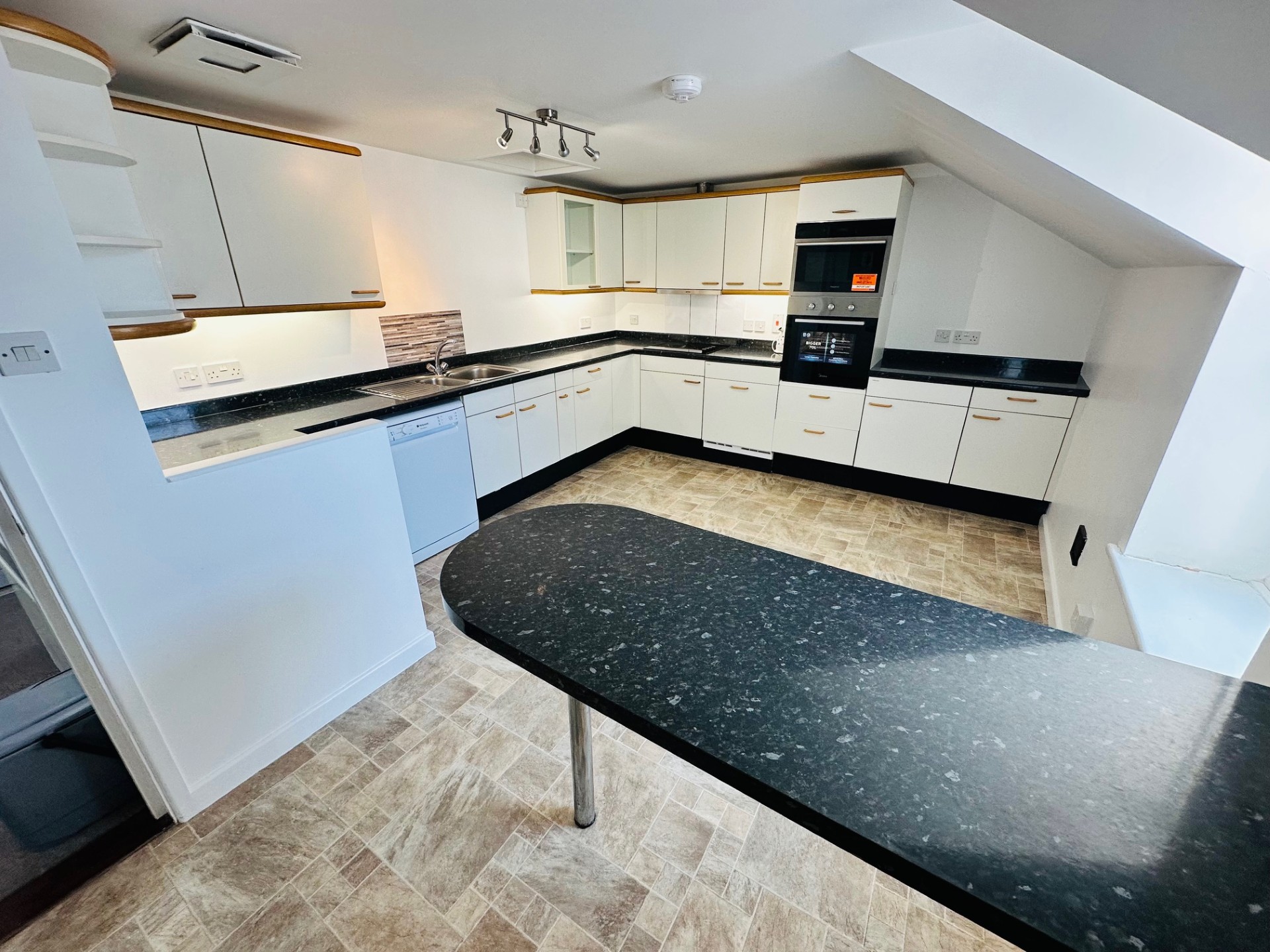 Flat 1 New Road photo 2
