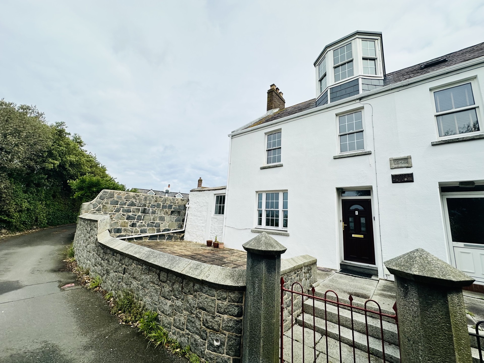 1 Grange Place photo 2