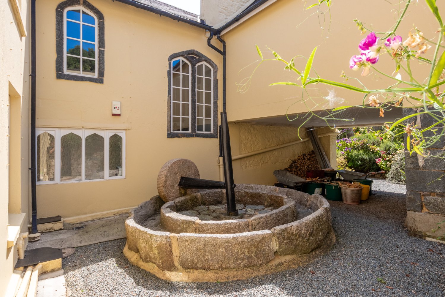 Pleneuf Court photo 47