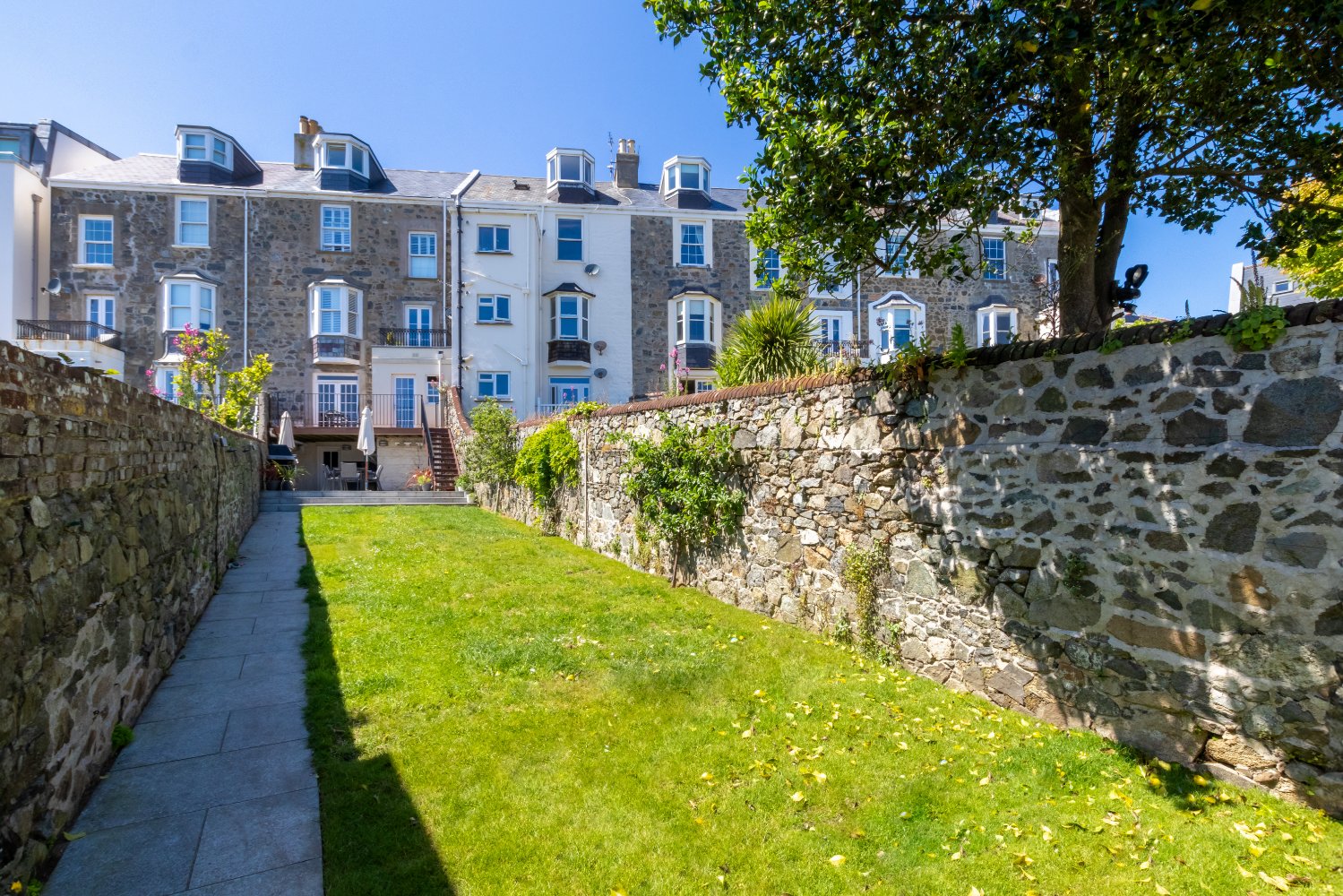 2 Clifton Terrace photo 1