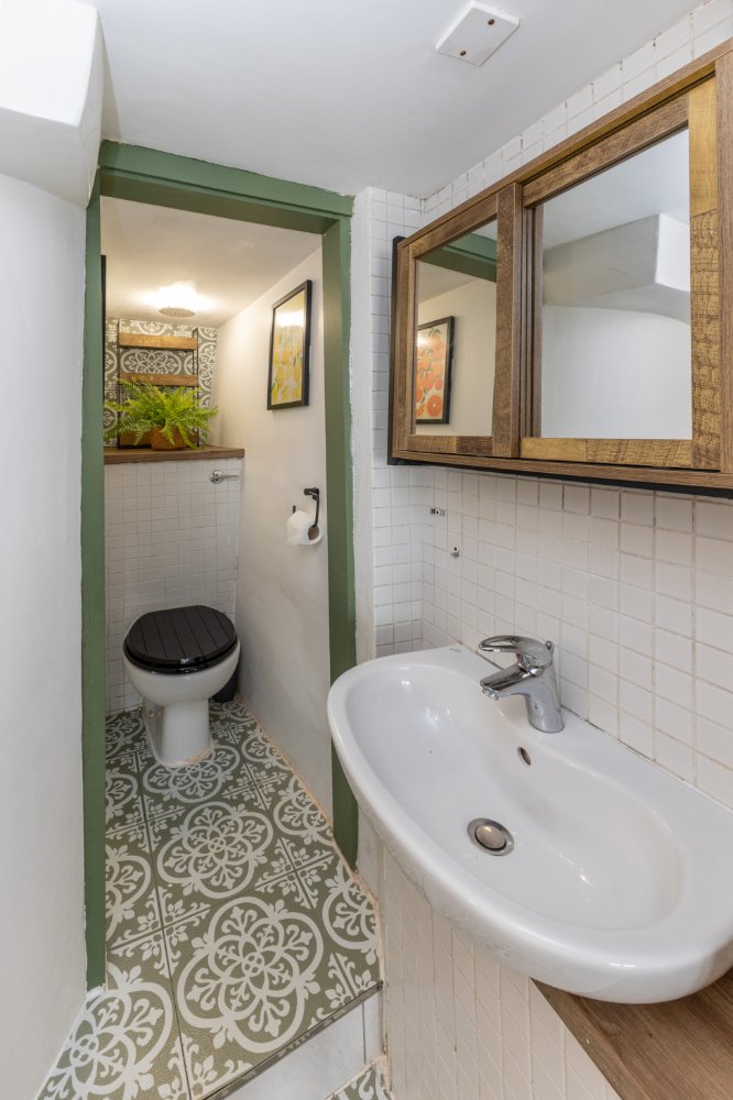 8 Upper Mansell Street photo 7