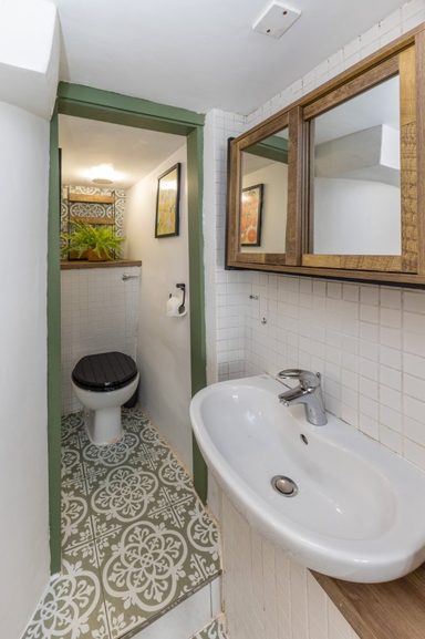 8 Upper Mansell Street photo 7