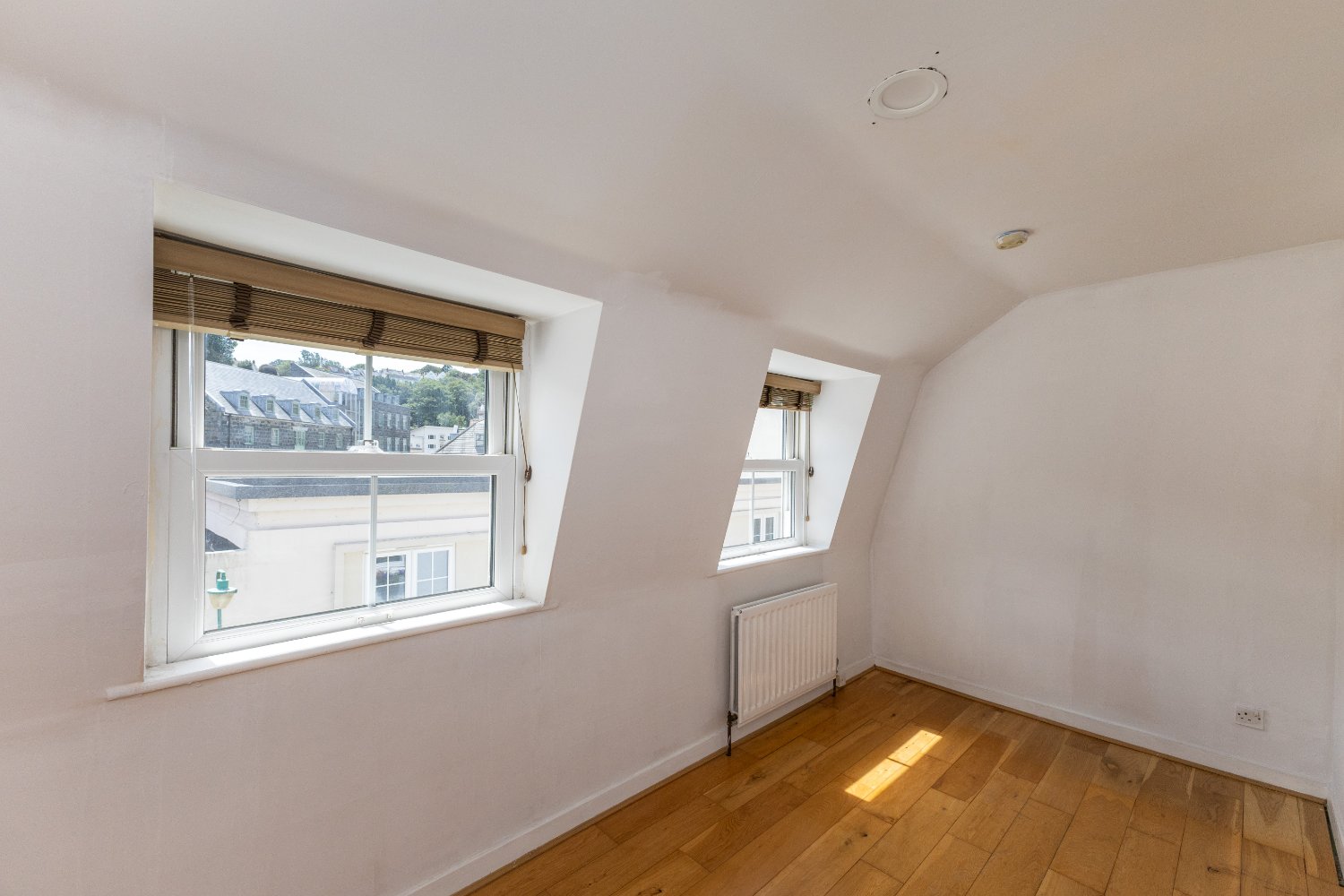 8 Upper Mansell Street photo 13