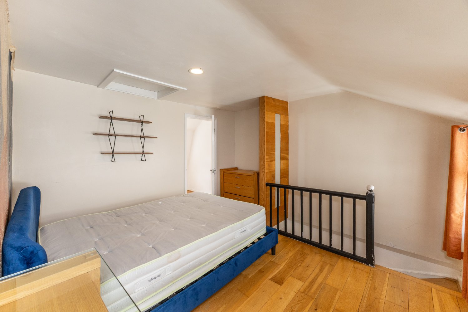 8 Upper Mansell Street photo 12