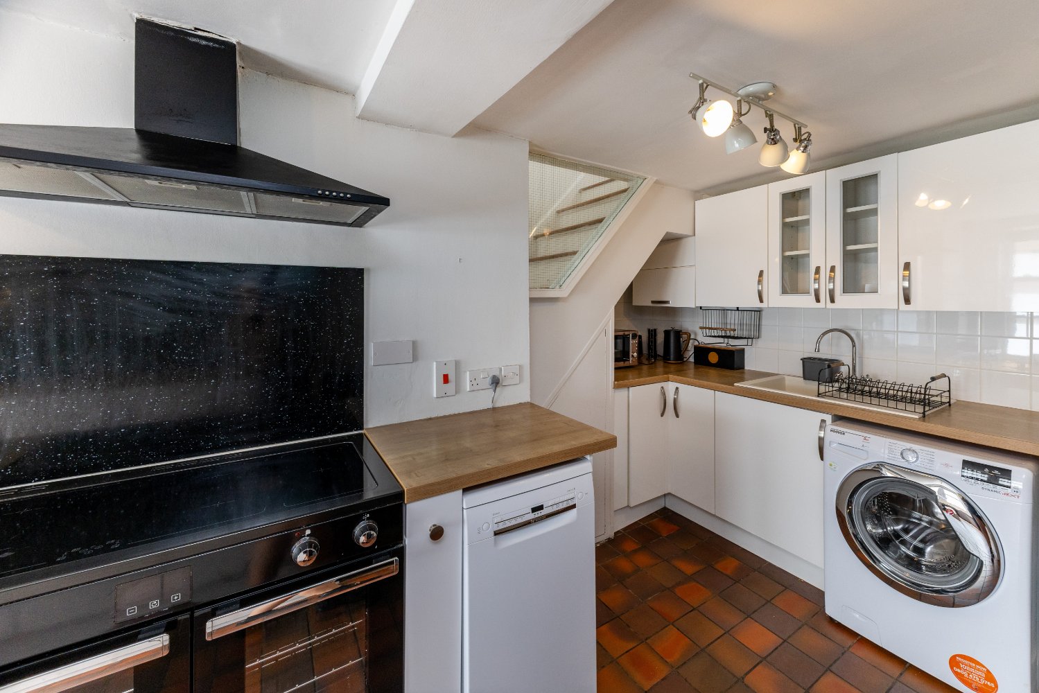 8 Upper Mansell Street photo 5