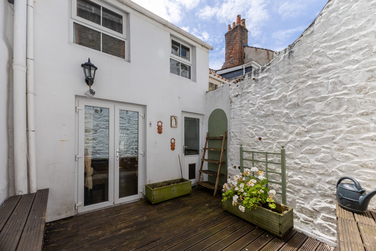 8 Upper Mansell Street photo 3