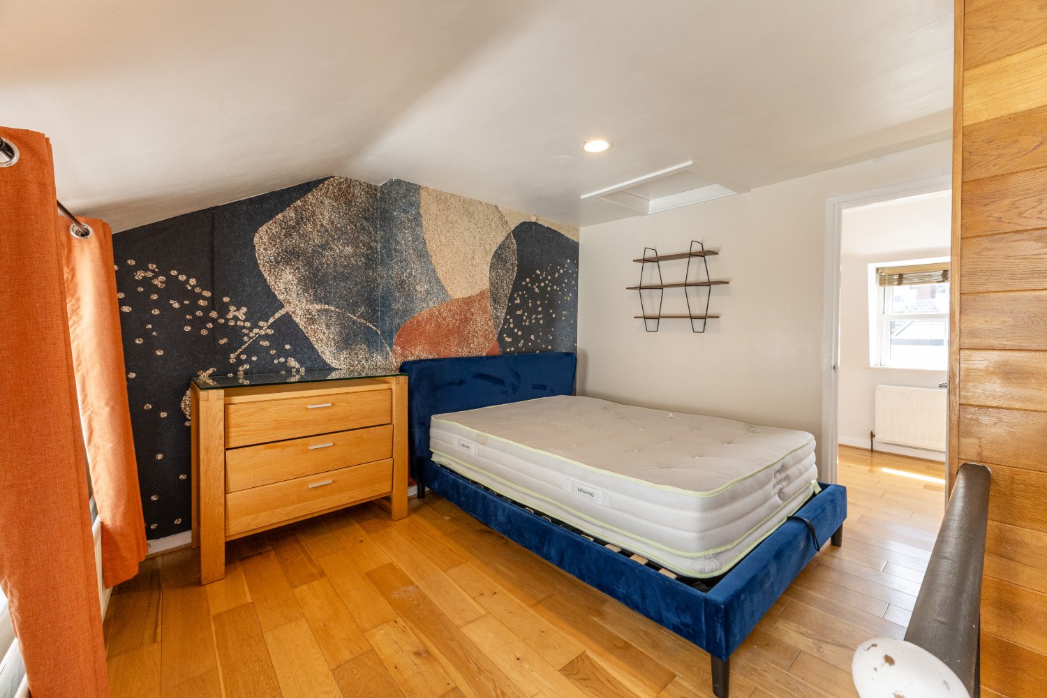 8 Upper Mansell Street photo 11