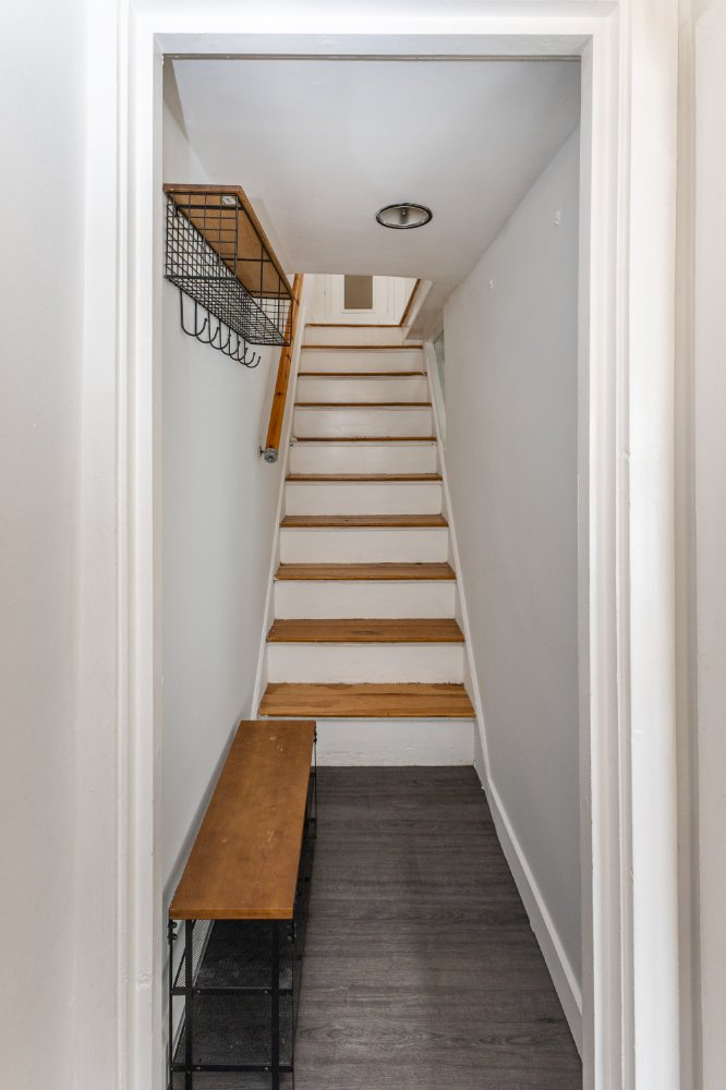 8 Upper Mansell Street photo 4