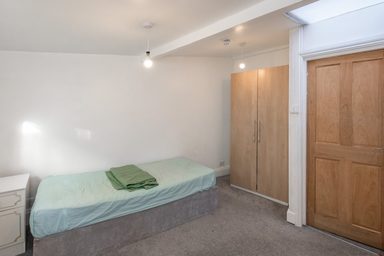 Flat 1, The Kestrels photo 6