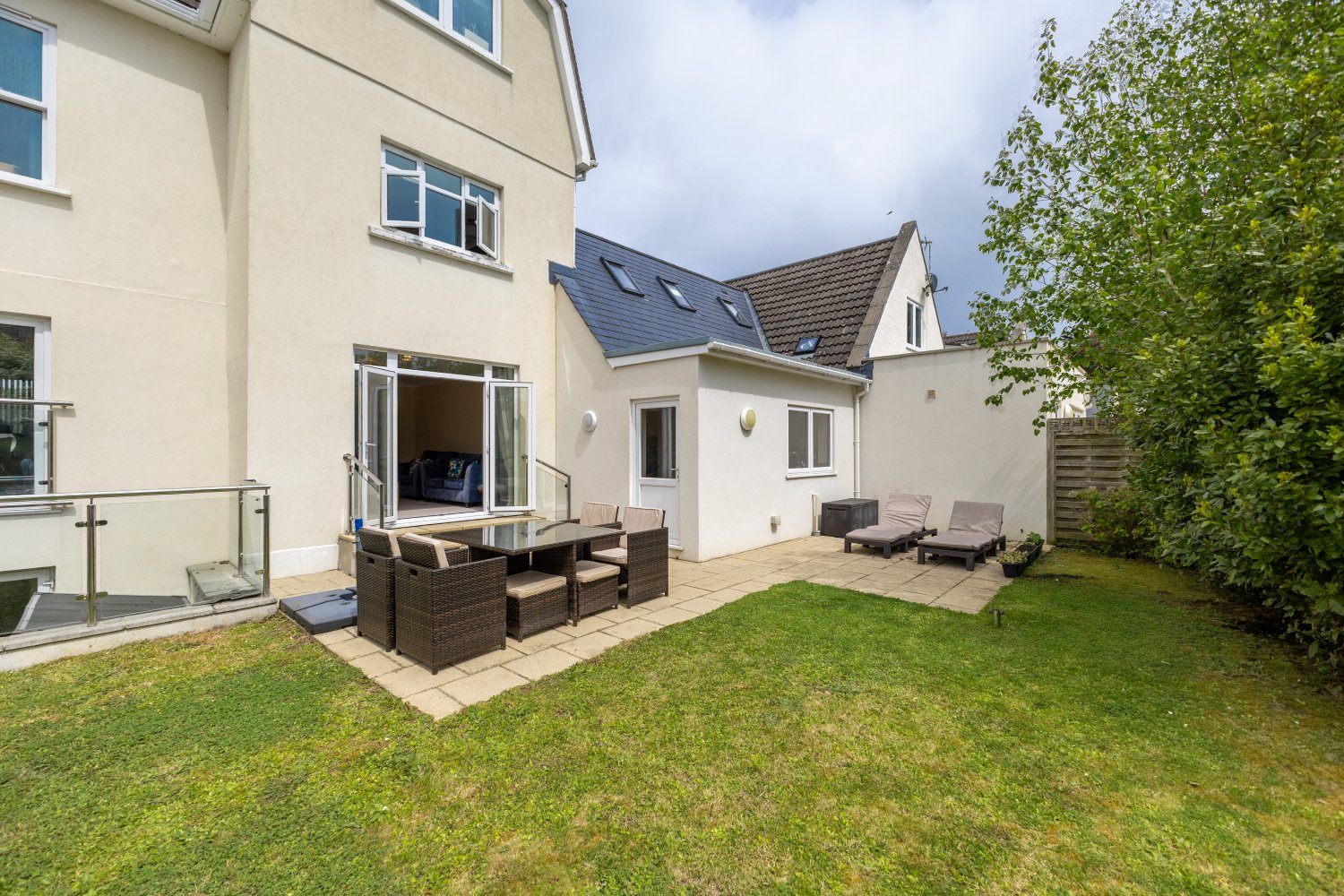 6 St Martins Court photo 27