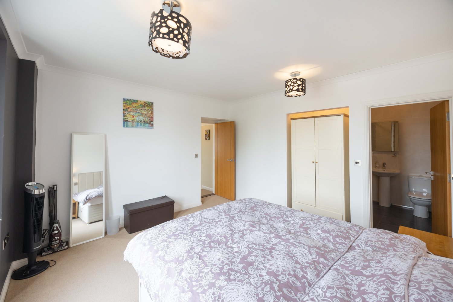 6 St Martins Court photo 20