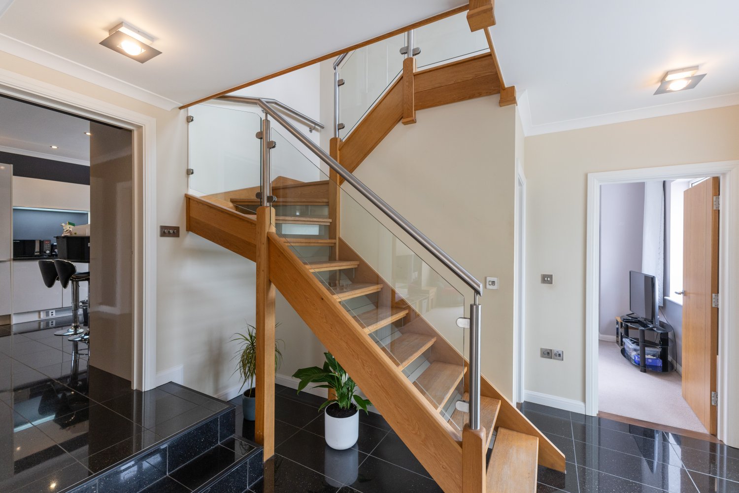 6 St Martins Court photo 12