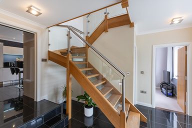 6 St Martins Court photo 12