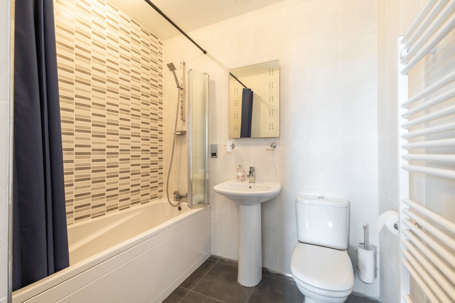 6 St Martins Court photo 21