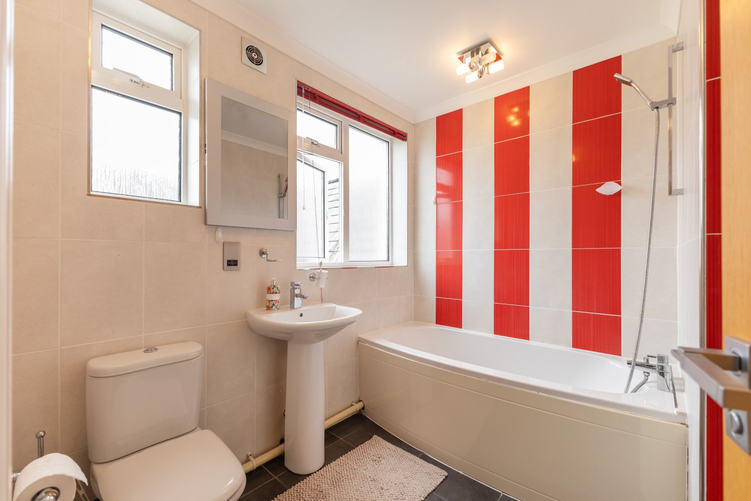 6 St Martins Court photo 17