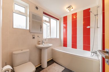 6 St Martins Court photo 17