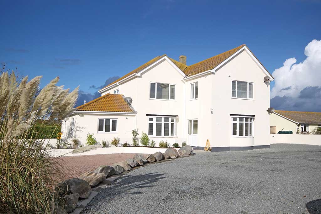 La Rousse Apartments