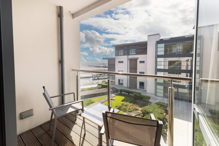 Apartment 17, Vue Du Godfrey