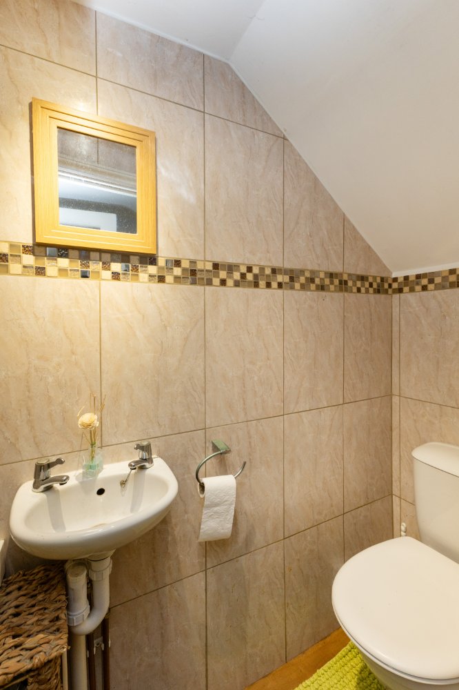 2 Hazeldene photo 8