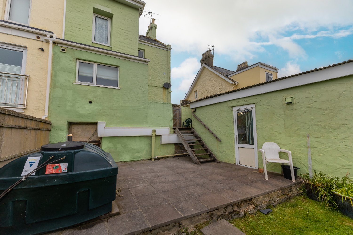 2 Hazeldene photo 17