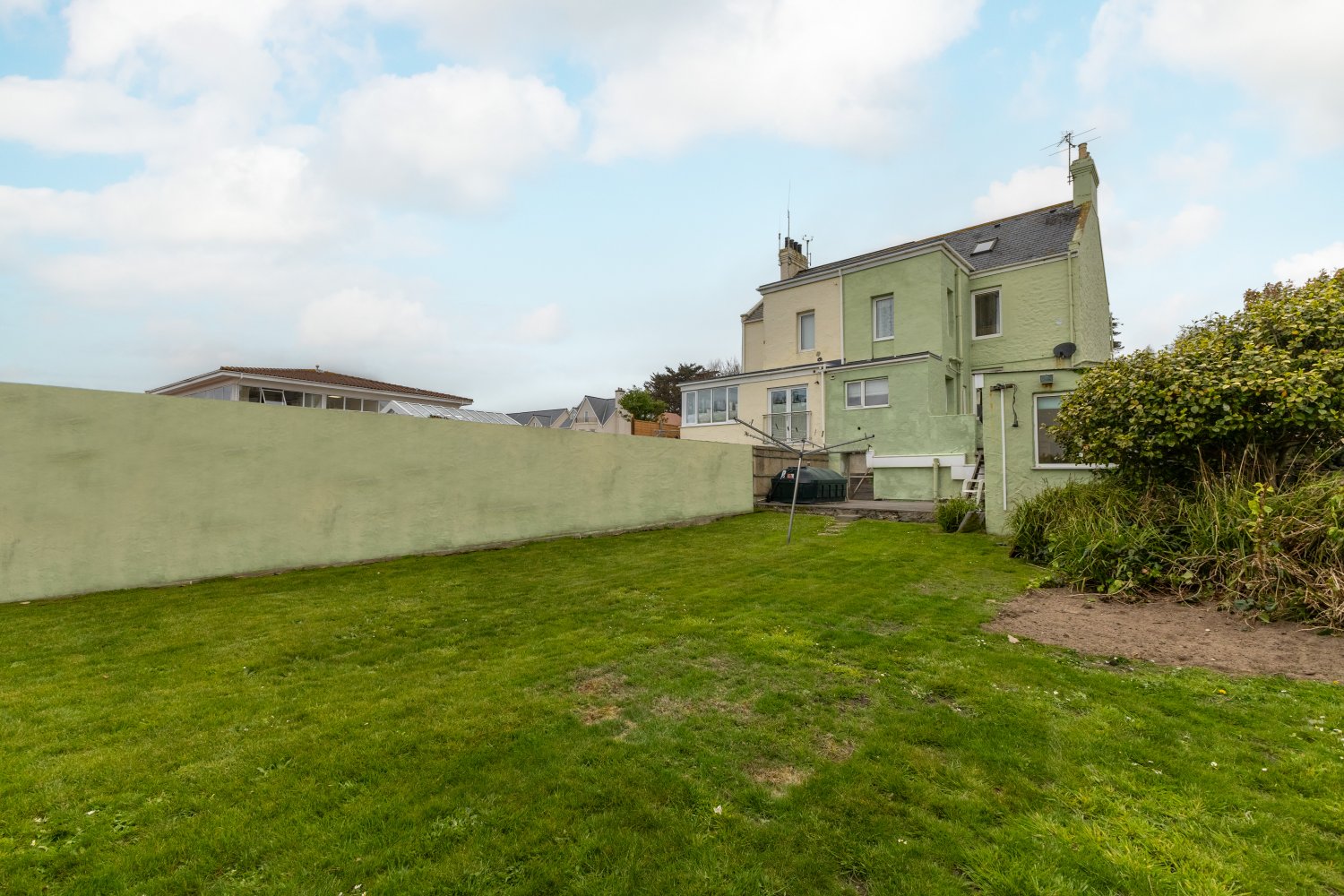 2 Hazeldene photo 2