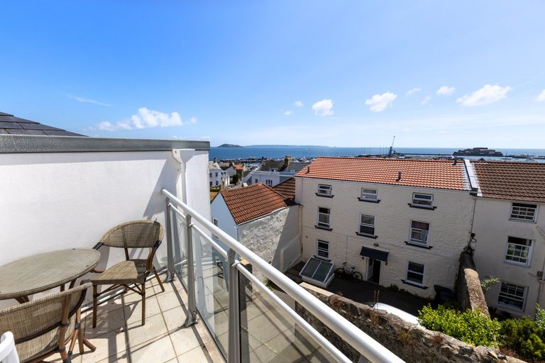 Apartment 15, La Reserve