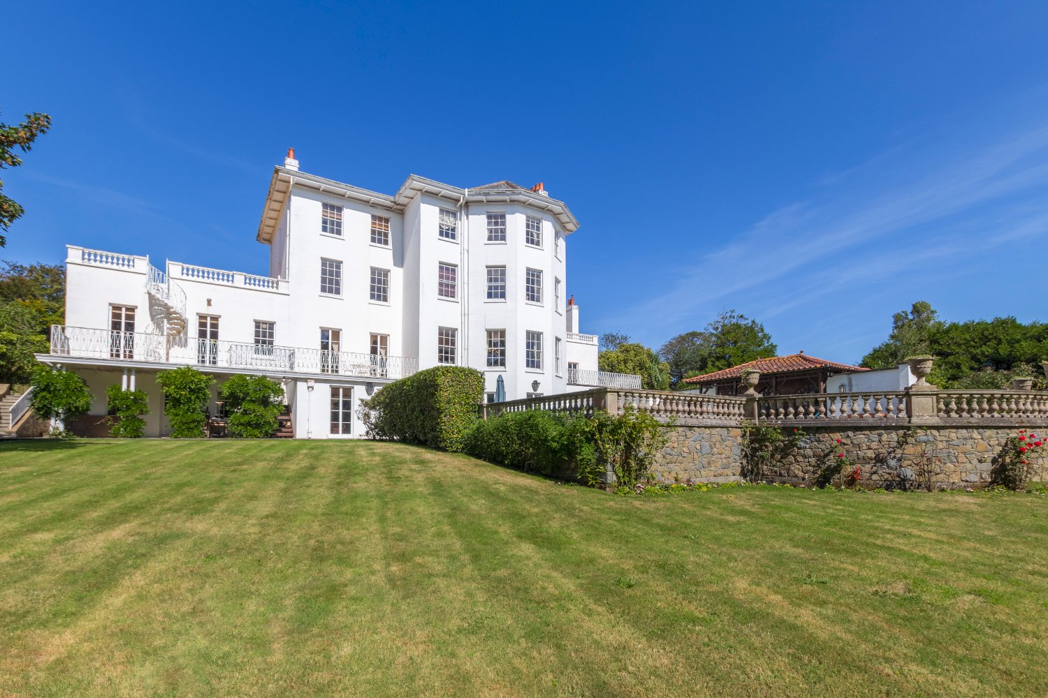 Ste. Hélène Manor