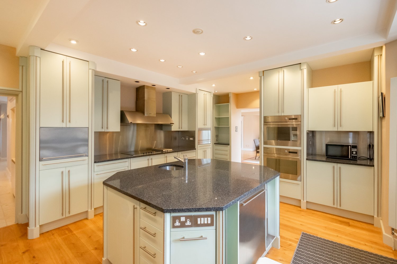 Montville House photo 13