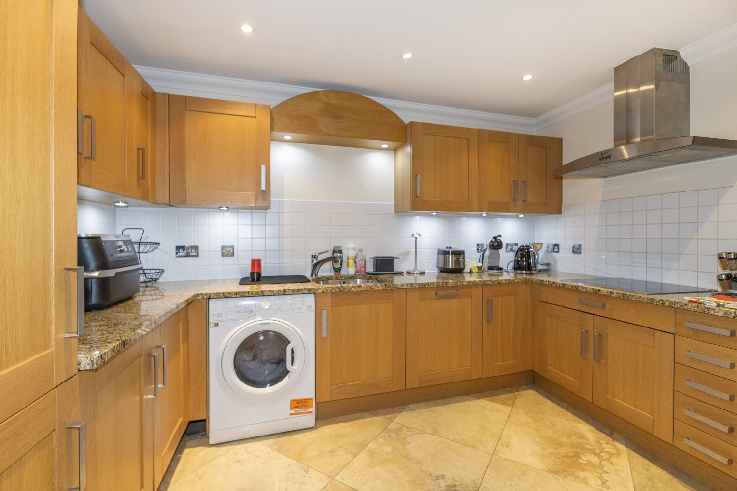 Apartment 17, Marina Court photo 4