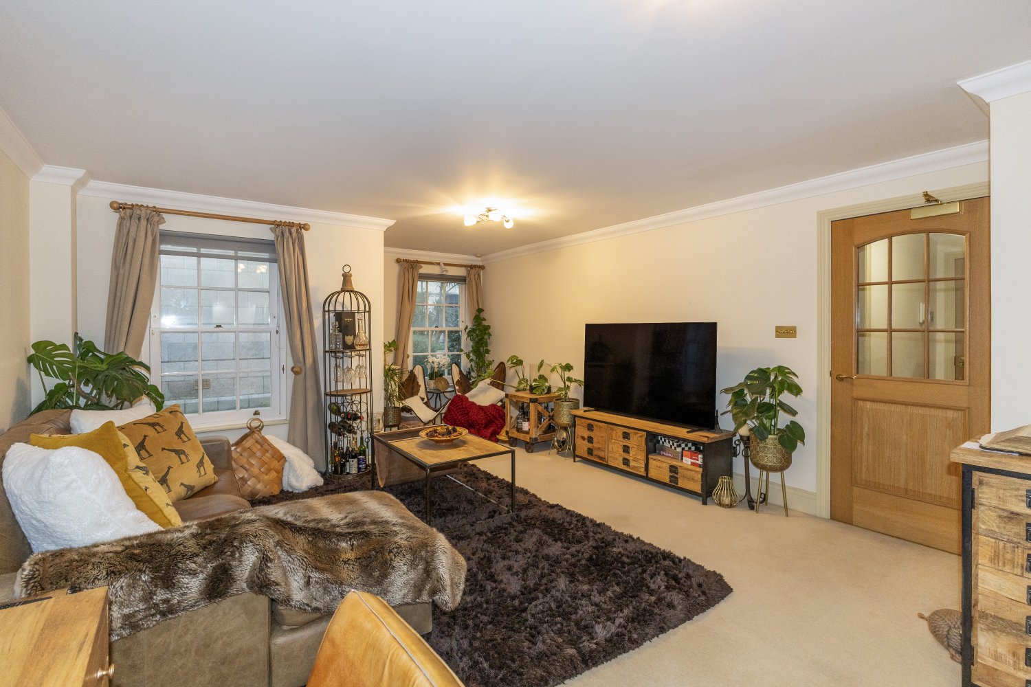 Apartment 17, Marina Court photo 2