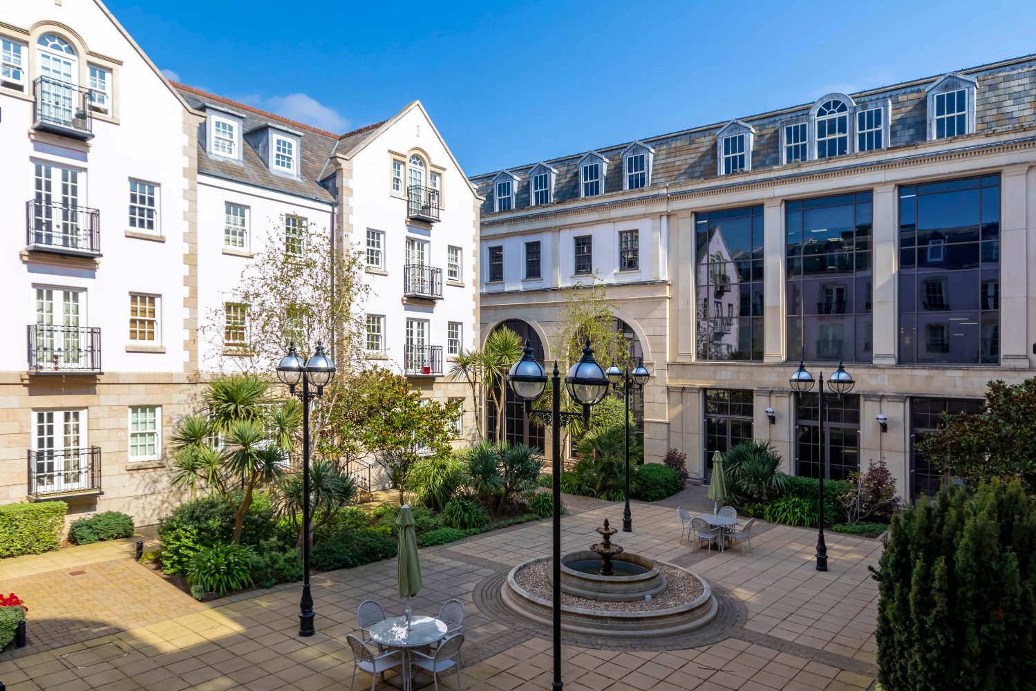Apartment 17, Marina Court photo 1