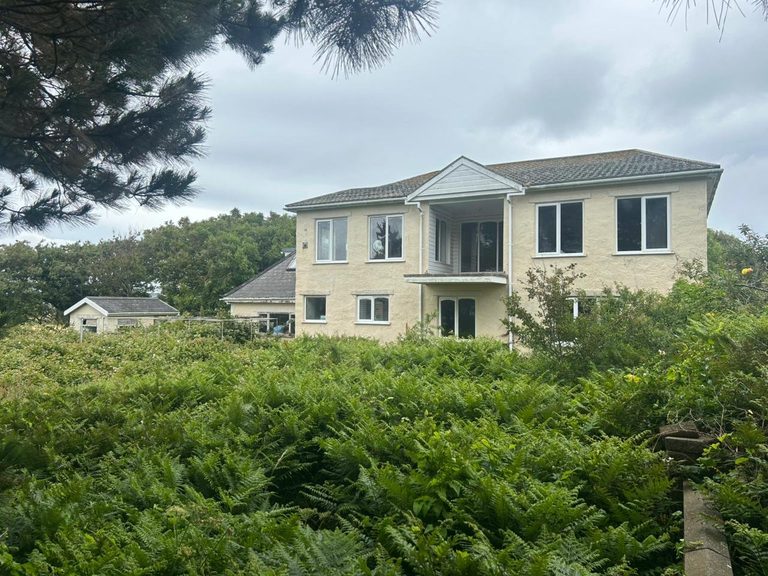 L’Hivernage House