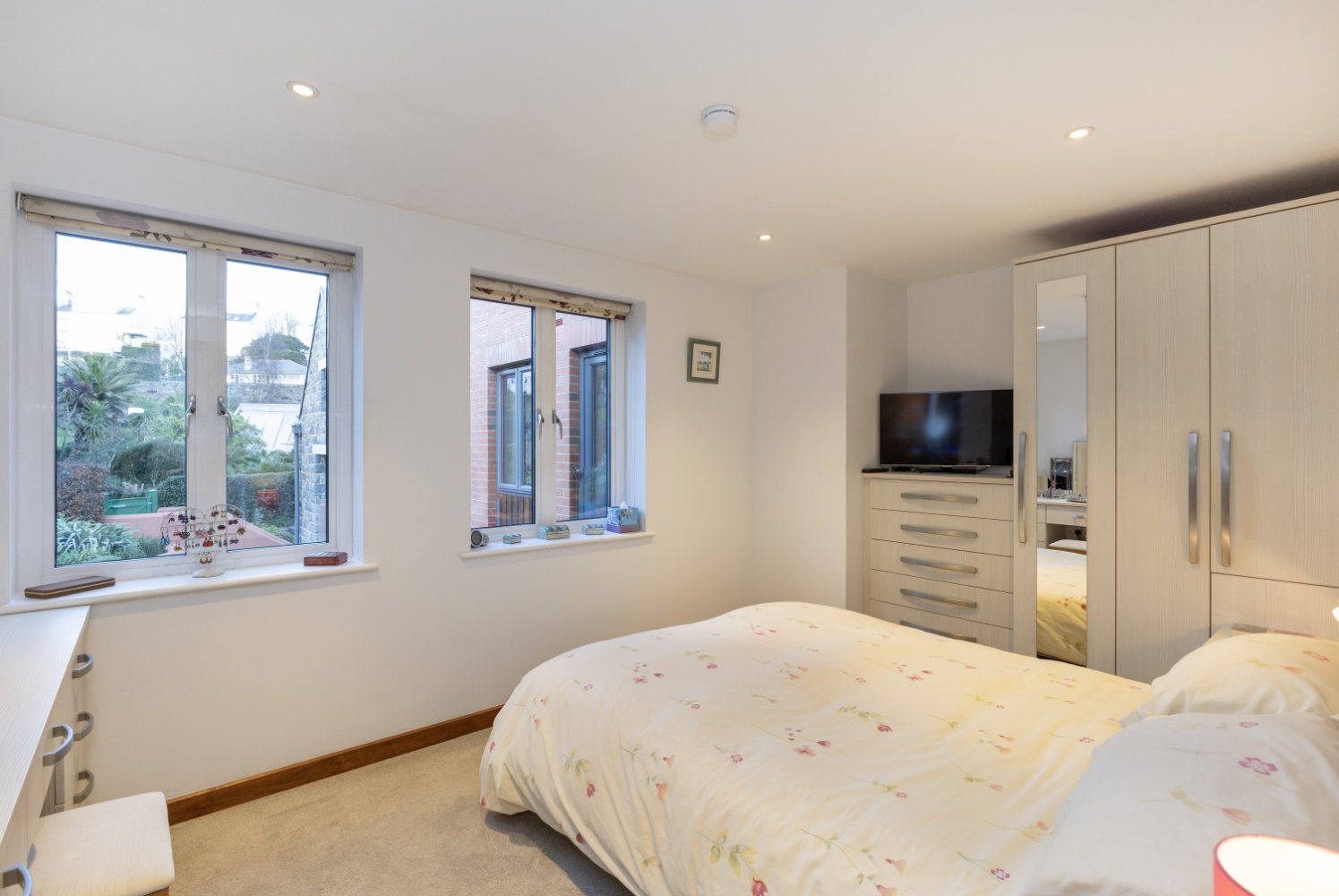 Apt 27, ONE St Julian’s Avenue photo 8