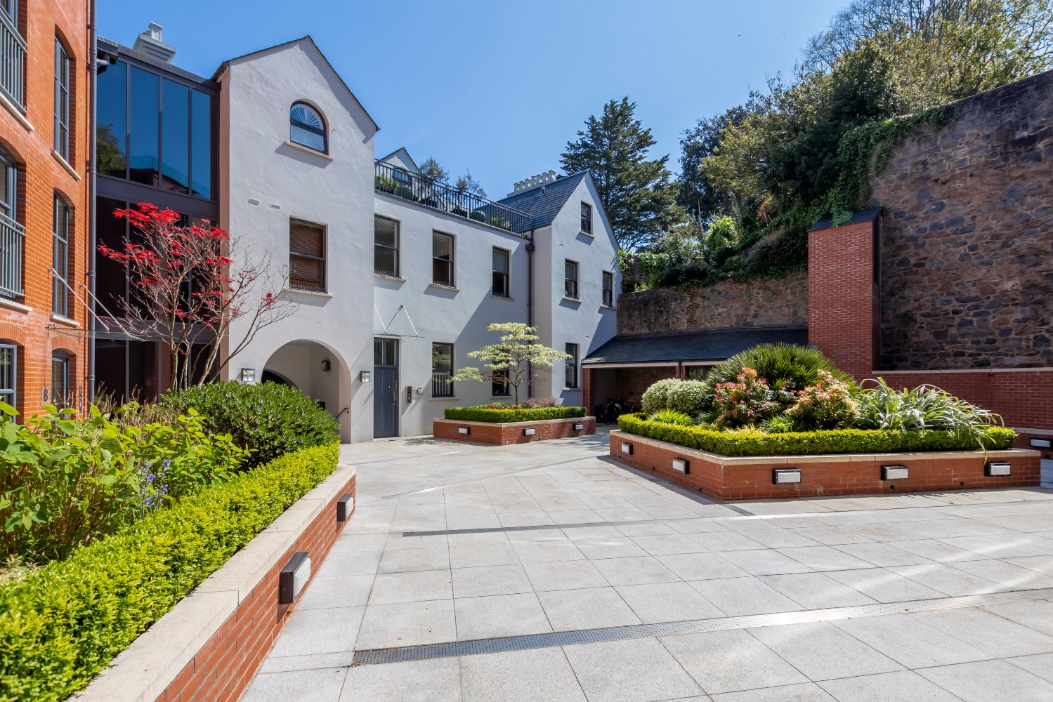 Apt 27, ONE St Julian’s Avenue