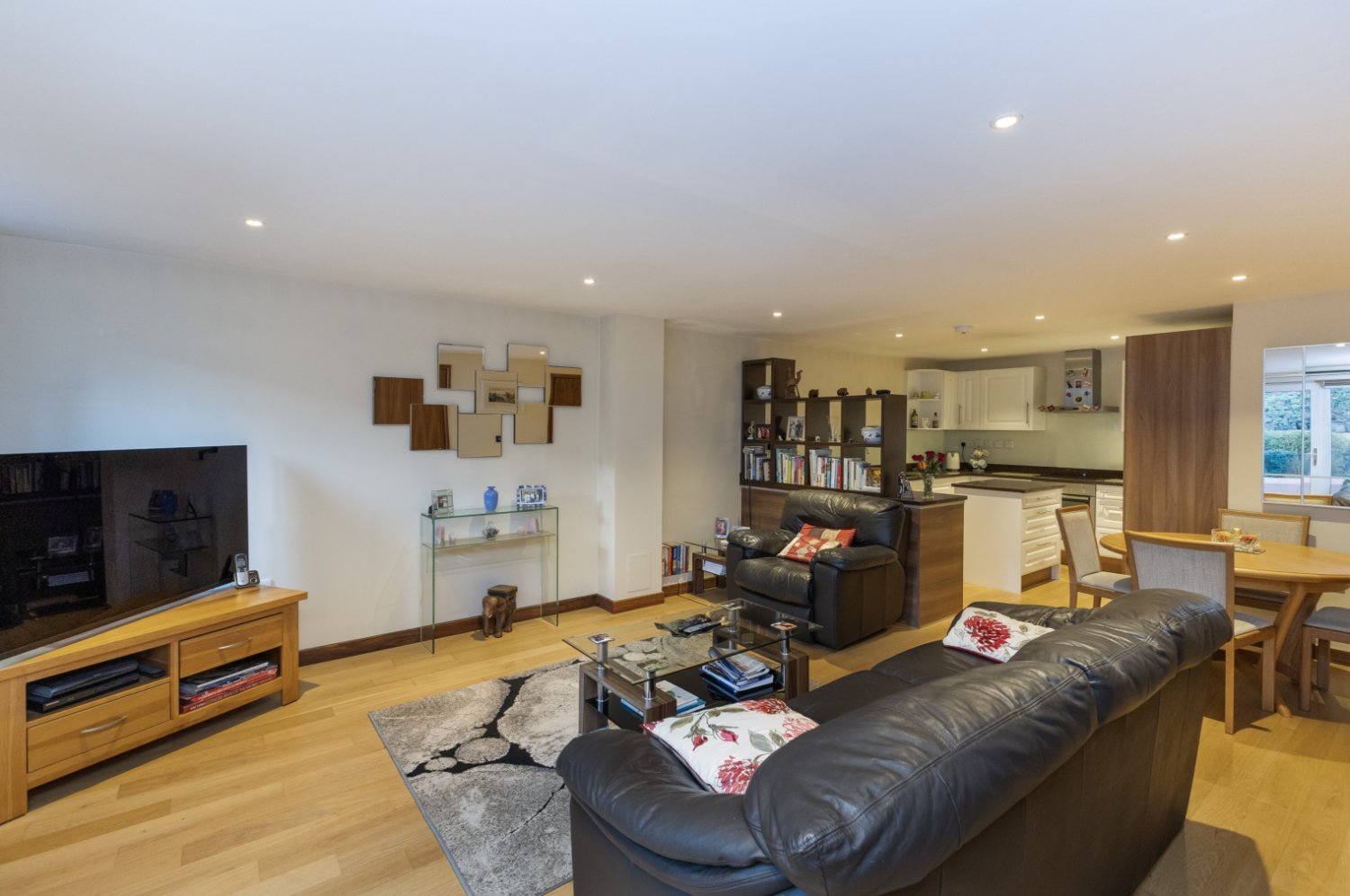 Apt 27, ONE St Julian’s Avenue photo 4
