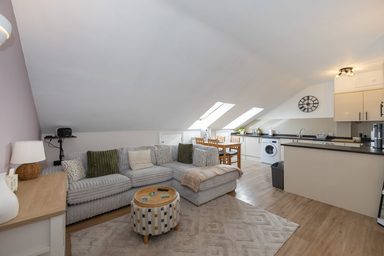 Flat 6, Meadow Grove photo 2