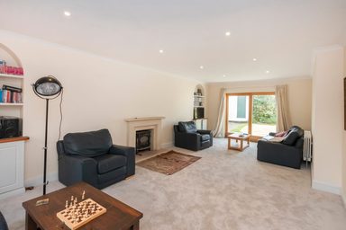 Saffron House photo 3