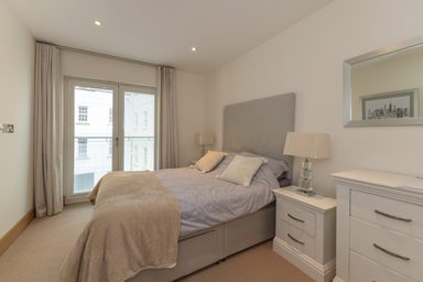 Apartment 6 photo 16