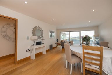 Apartment 6 photo 3