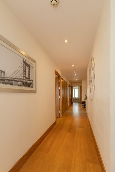 Apartment 6 photo 9