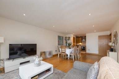 Apartment 6 photo 6