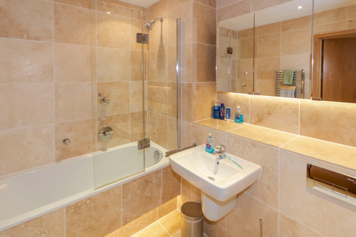 Apartment 7 photo 8