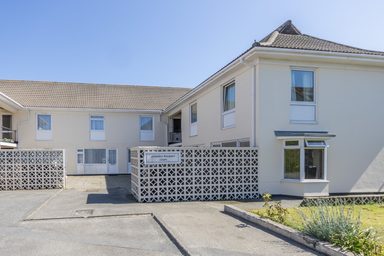 1 Grandes Rocques Court photo 2