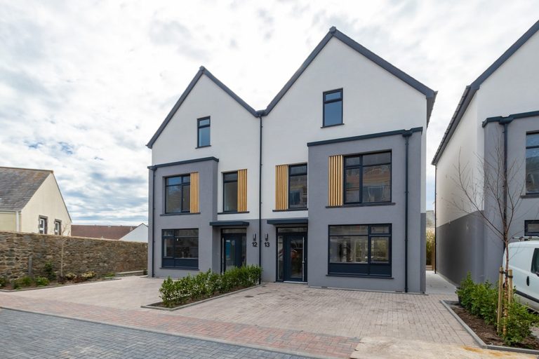 No 13 Allanson Court photo 1