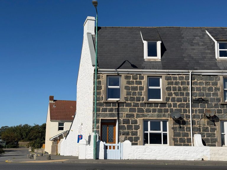 1 Coachmans Cottage photo 1