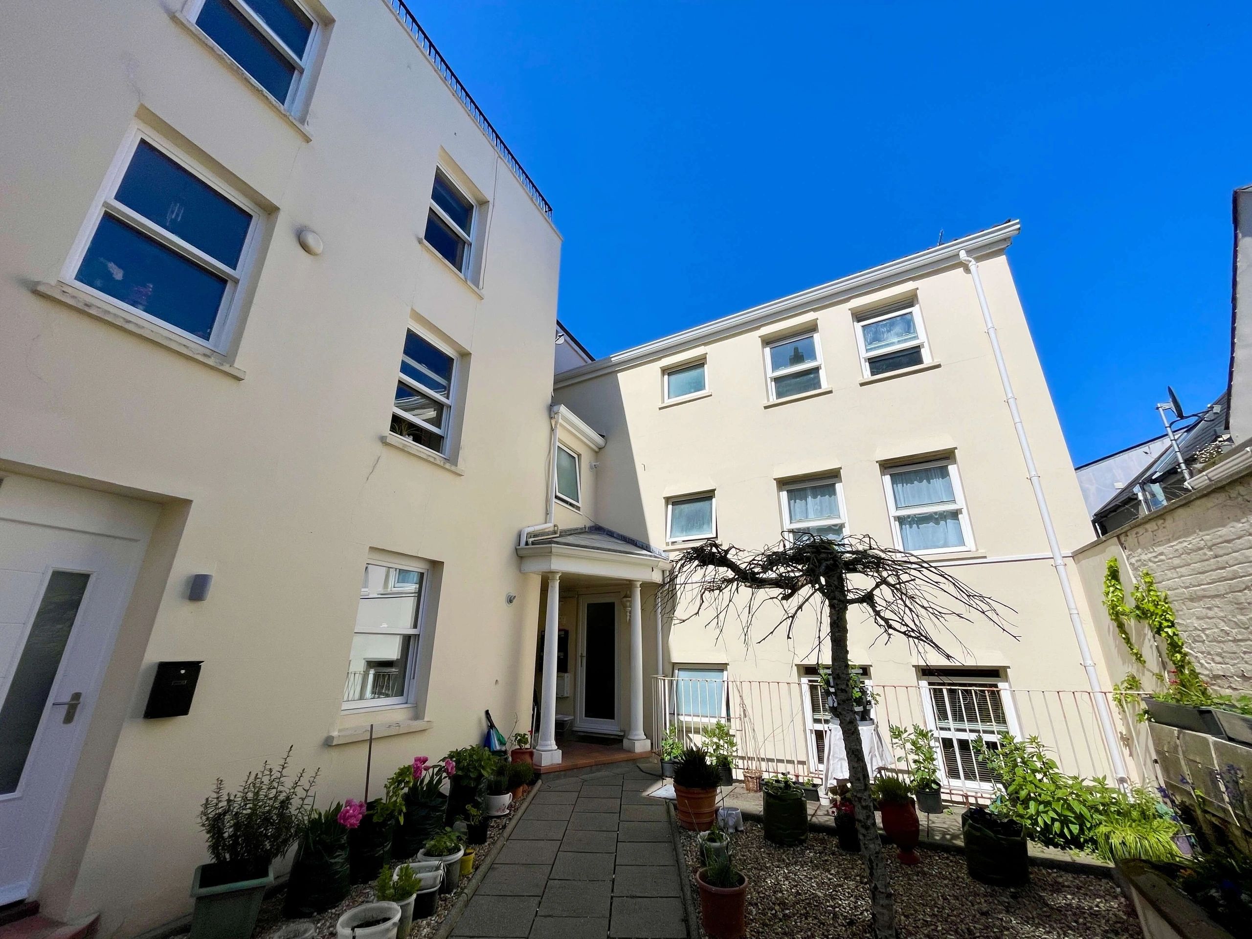 6 Laverstock Court photo 2